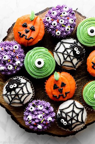 decorated-halloween-cupcakes-2