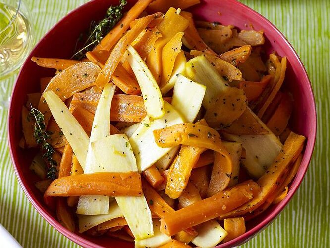 2467742-roasted-sweet-potatoes-and-vegetables-with-thyme-and-maple-syrup-Allrecipes-Magazine-4x3-1-242ea823ae8644ef994d22d9c74bb5ae