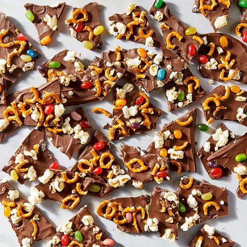 charlie-brown-thanksgiving-inspired-chocolate-bark-lead-6697d63479e9a